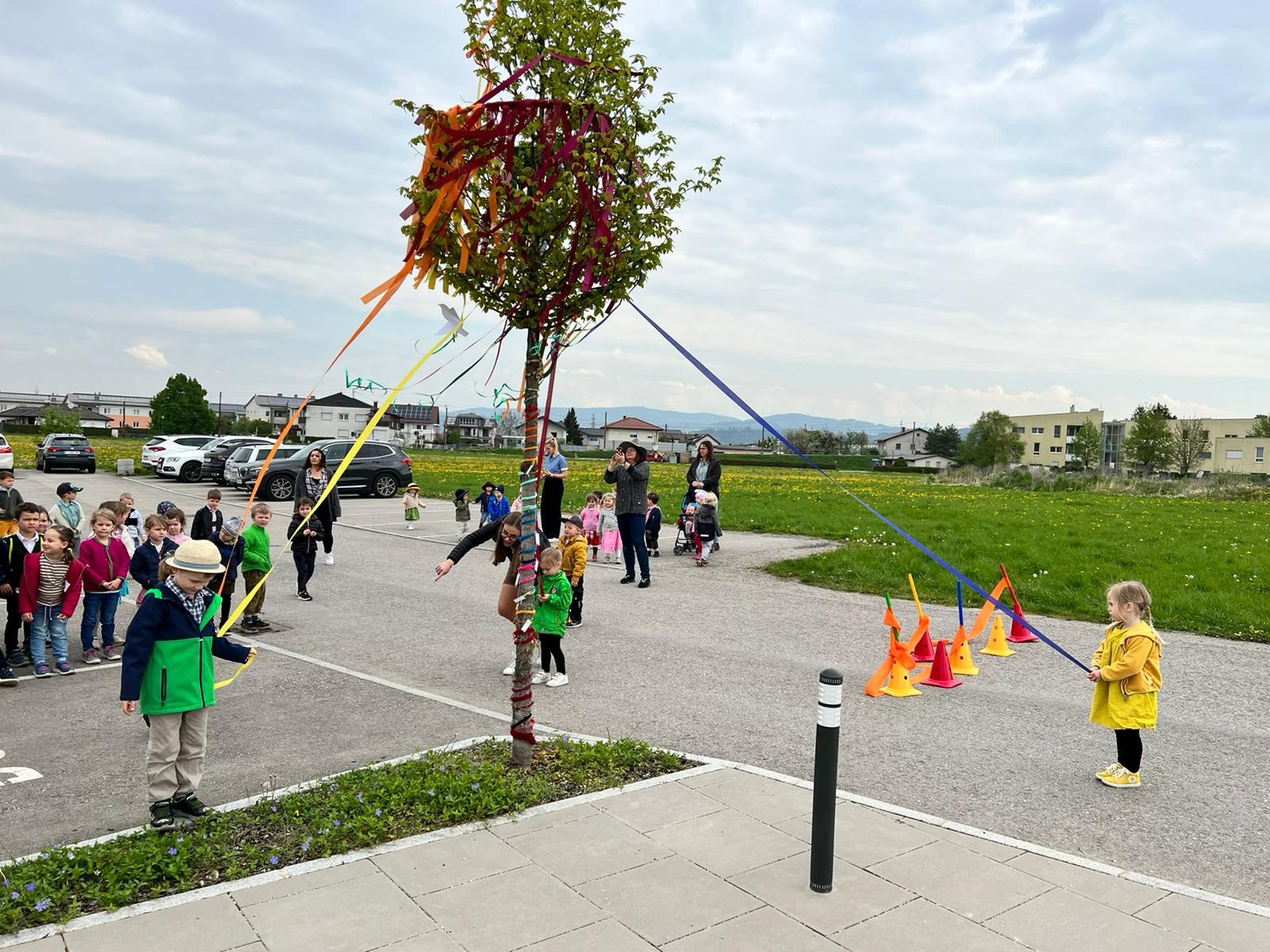 Wenn Der Maibaum Wieder Am Dorfplatz Steht Tanz Lernen kindergarten-strassham-at.webnode.at